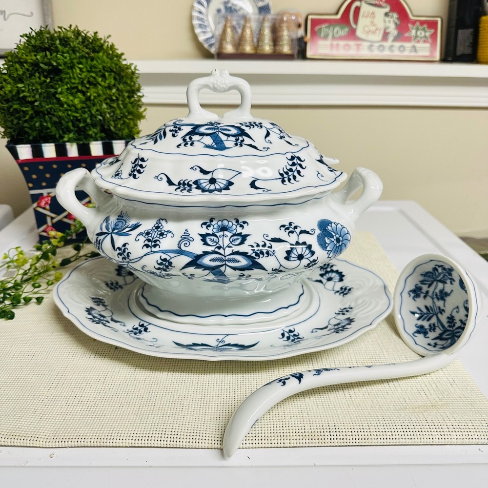 BLUE DANUBE Vintage Blue Onion Large Soup Tureen Under Plate Ladle Made in Japan